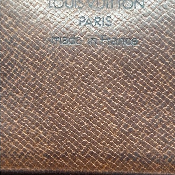 Louis Vuitton wallet with zipper and snap - Picture 6 of 10